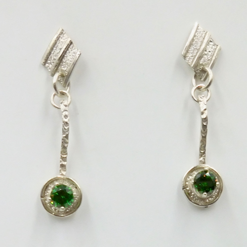 Click to view detail for DKC-2134 Earrings, Diamond Shape Dangles, Green CZ $110